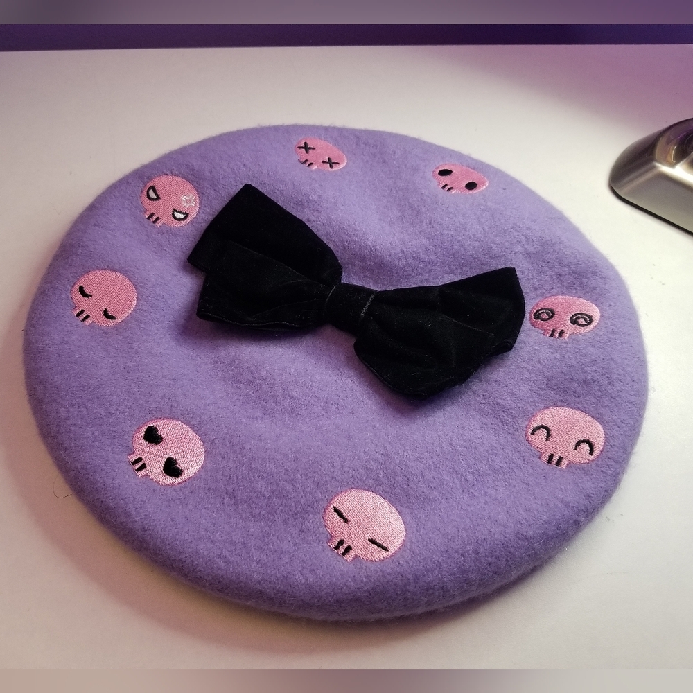 Hottopic Sanrio Kuromi Hat Black Bow Lavender Purple Beret